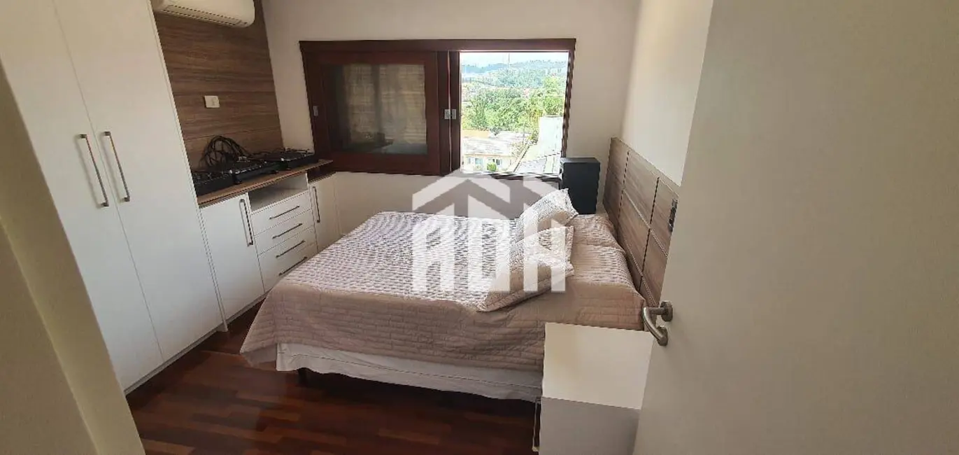 Foto 3 de Casa com 3 quartos à venda, 360m2 em Alphaville, Santana De Parnaiba - SP