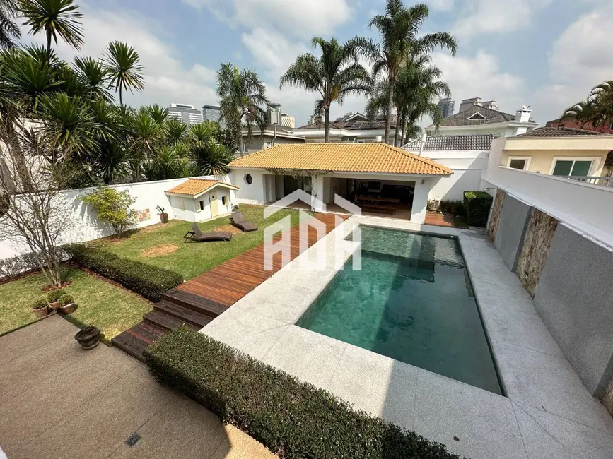 Casa com 4 quartos à venda, 758m2 em Alphaville, Santana De Parnaiba - SP - imagem 2 Foto 2 de Casa com 4 quartos à venda, 758m2 em Alphaville, Santana De Parnaiba - SP