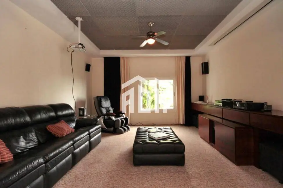 Foto 3 de Casa com 4 quartos à venda, 560m2 em Barueri - SP