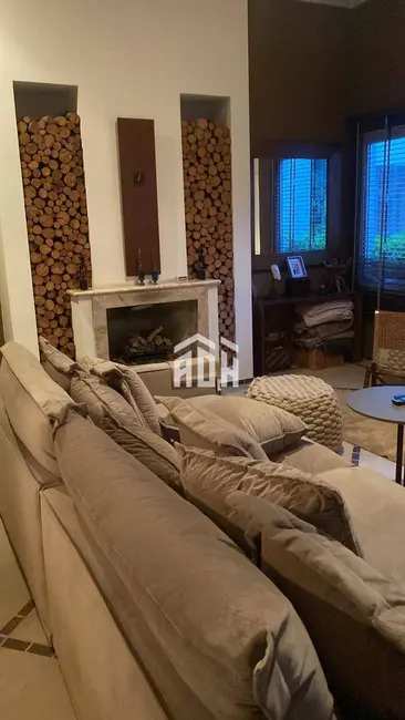 Foto 3 de Casa com 6 quartos para alugar, 1500m2 em Barueri - SP