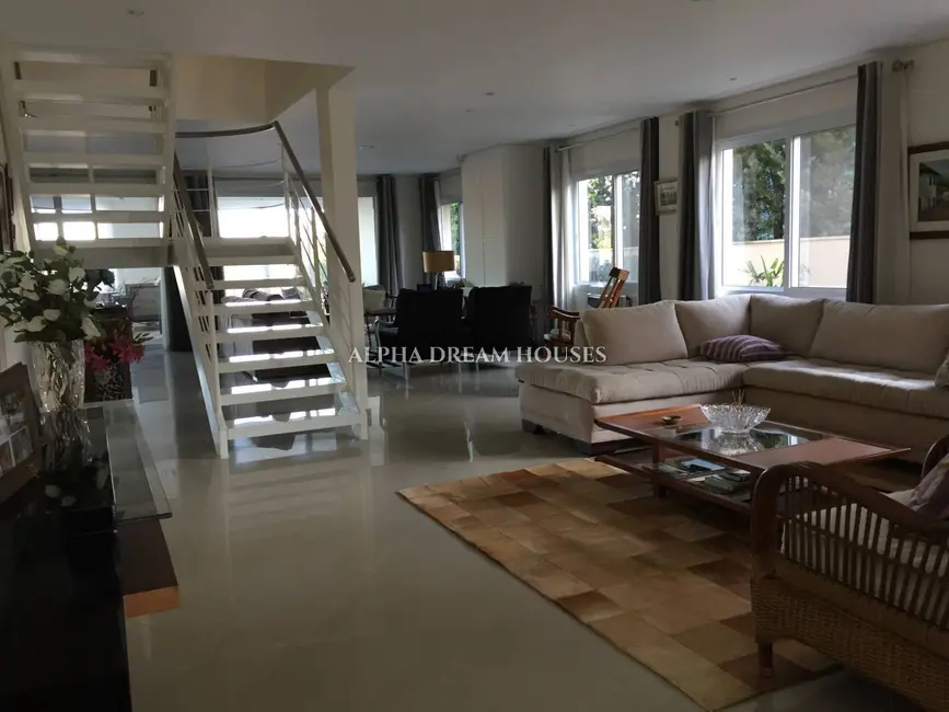 Casa com 5 quartos à venda e para alugar, 617m2 em Barueri - SP - imagem 3 Foto 3 de Casa com 5 quartos à venda e para alugar, 617m2 em Barueri - SP