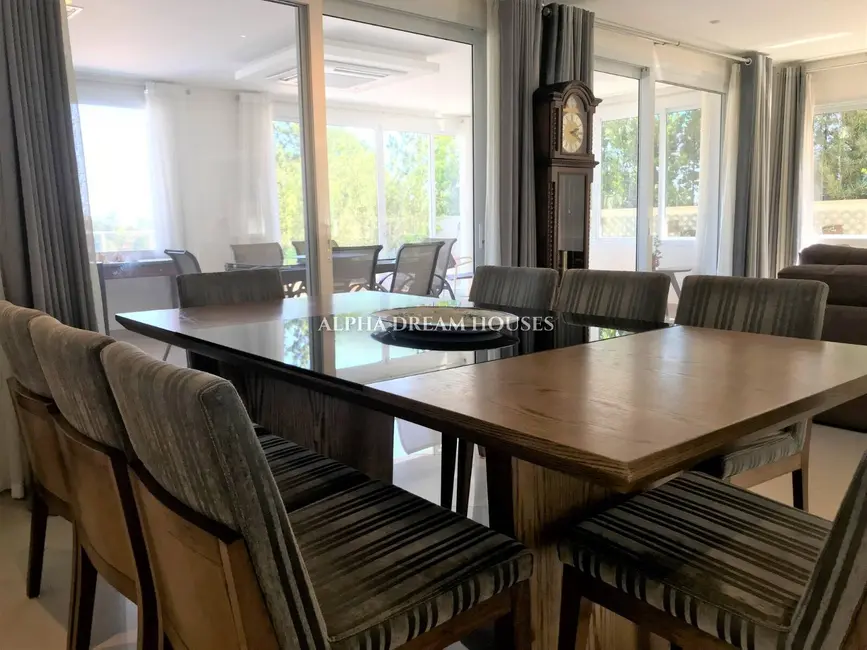 Casa com 5 quartos à venda e para alugar, 617m2 em Barueri - SP - imagem 2 Foto 2 de Casa com 5 quartos à venda e para alugar, 617m2 em Barueri - SP