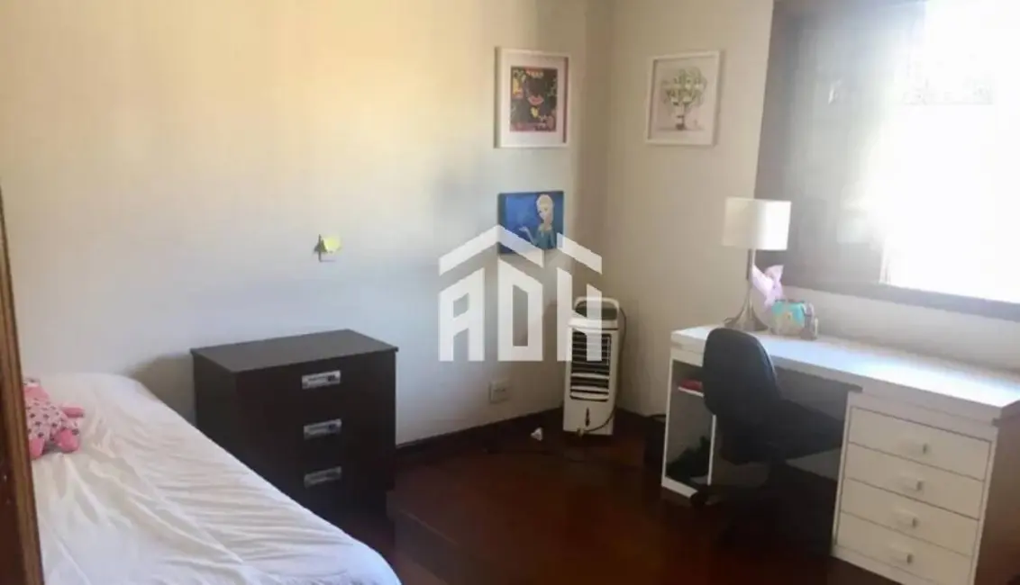 Foto 3 de Casa com 4 quartos à venda, 560m2 em Barueri - SP