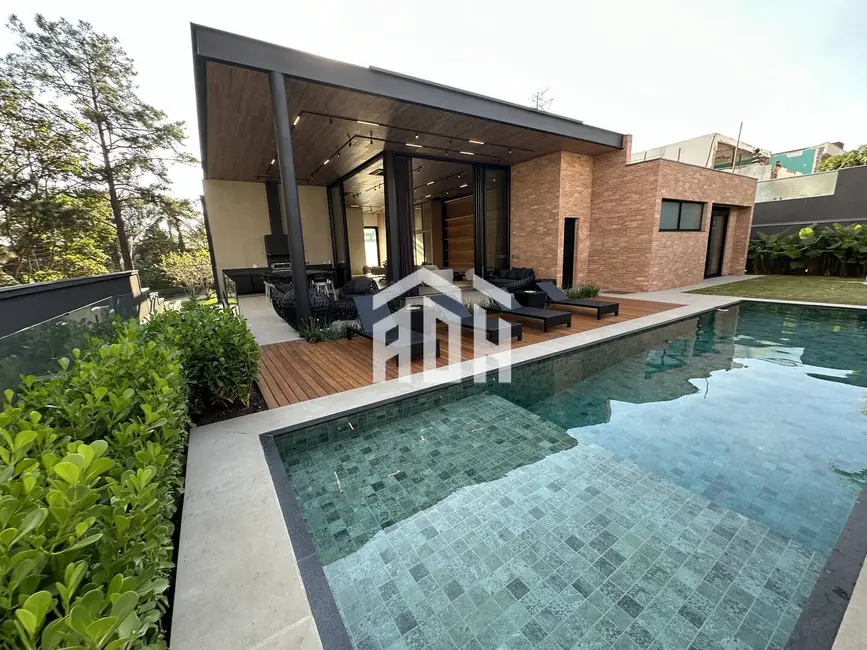 Casa com 4 quartos à venda, 840m2 em Barueri - SP - imagem 1 Foto 1 de Casa com 4 quartos à venda, 840m2 em Barueri - SP