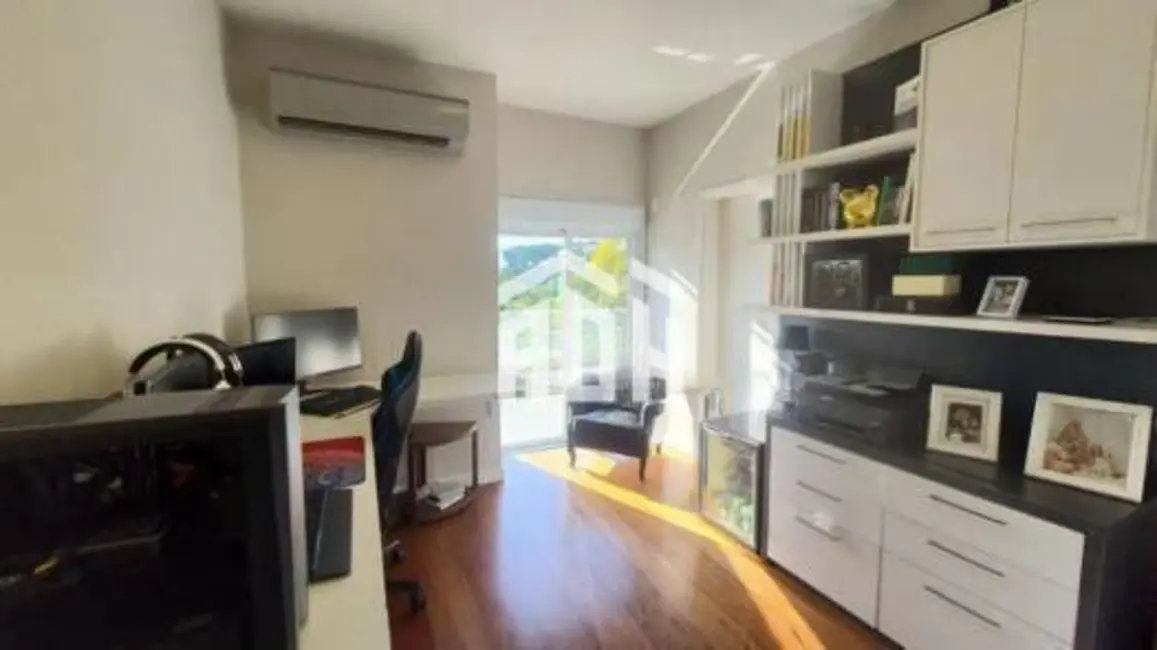 Casa com 4 quartos à venda, 310m2 em Alphaville, Santana De Parnaiba - SP - imagem 5 Foto 5 de Casa com 4 quartos à venda, 310m2 em Alphaville, Santana De Parnaiba - SP