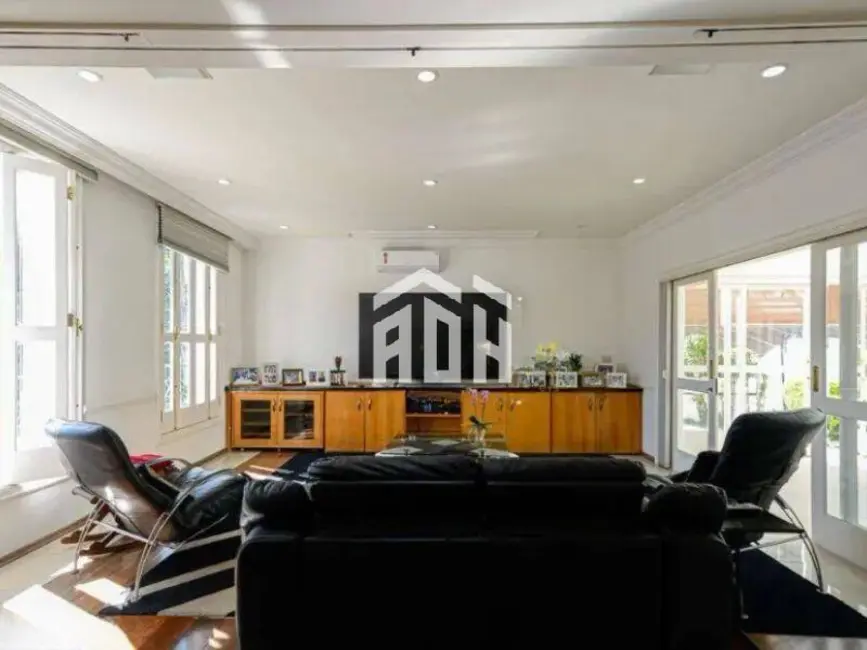 Casa com 4 quartos à venda e para alugar, 582m2 em Barueri - SP - imagem 5 Foto 5 de Casa com 4 quartos à venda e para alugar, 582m2 em Barueri - SP