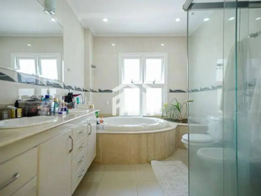 Casa com 4 quartos à venda e para alugar, 582m2 em Barueri - SP - imagem 7 Foto 7 de Casa com 4 quartos à venda e para alugar, 582m2 em Barueri - SP