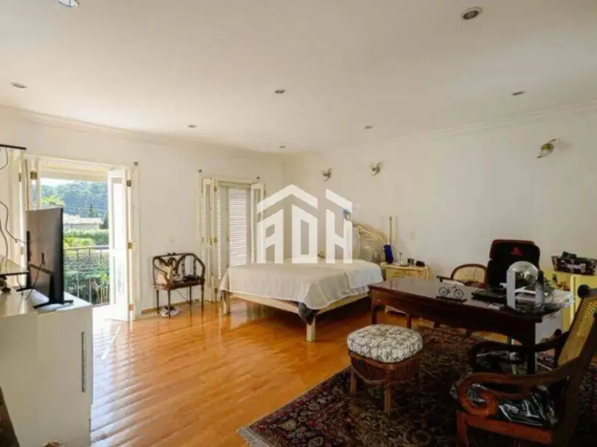 Casa com 4 quartos à venda e para alugar, 582m2 em Barueri - SP - imagem 8 Foto 8 de Casa com 4 quartos à venda e para alugar, 582m2 em Barueri - SP