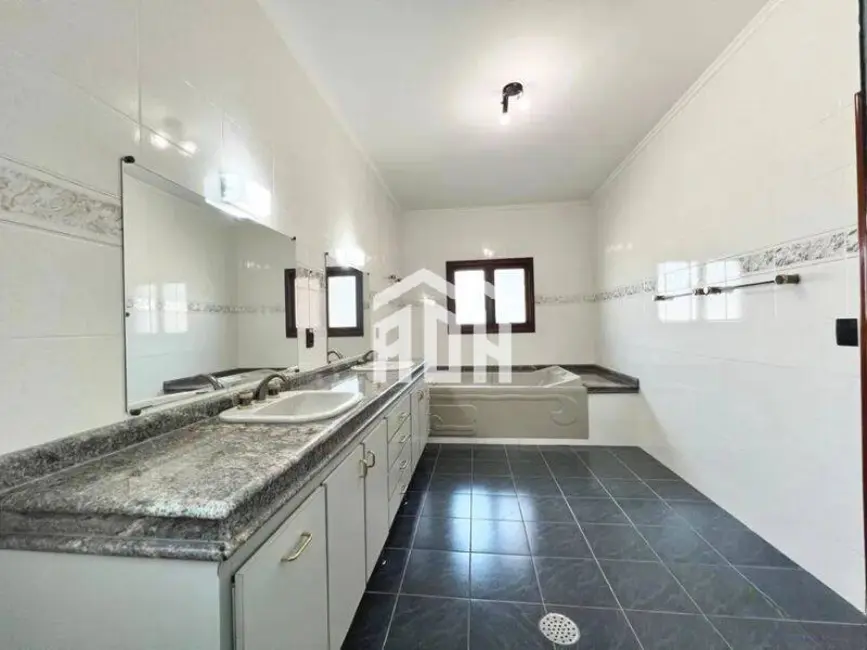 Casa com 4 quartos para alugar, 1309m2 em Barueri - SP - imagem 9 Foto 9 de Casa com 4 quartos para alugar, 1309m2 em Barueri - SP