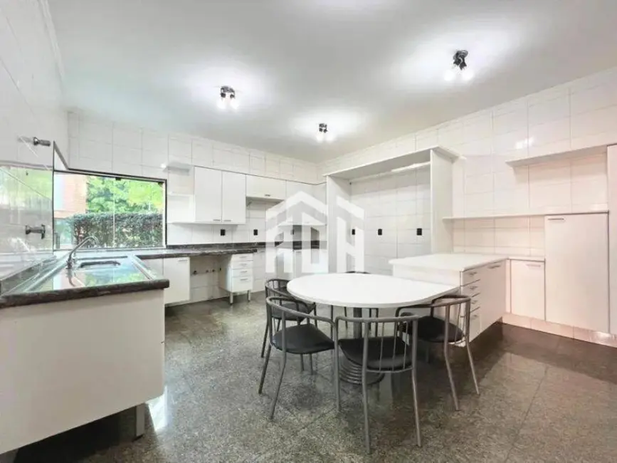 Casa com 4 quartos para alugar, 1309m2 em Barueri - SP - imagem 6 Foto 6 de Casa com 4 quartos para alugar, 1309m2 em Barueri - SP