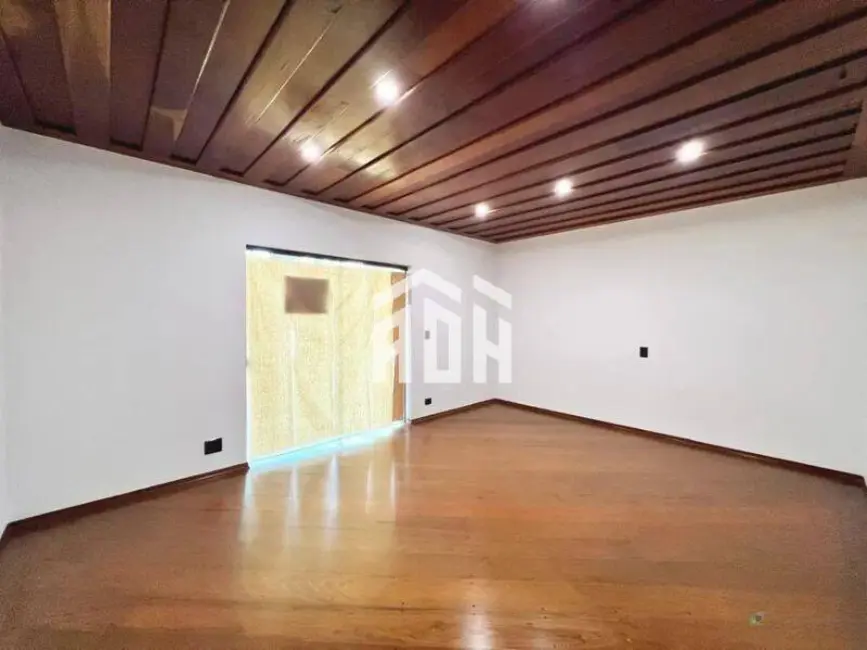 Casa com 4 quartos para alugar, 1309m2 em Barueri - SP - imagem 5 Foto 5 de Casa com 4 quartos para alugar, 1309m2 em Barueri - SP