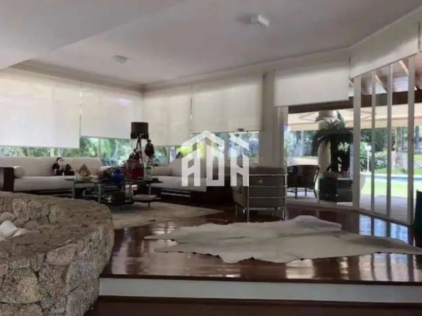 Casa com 4 quartos à venda, 850m2 em Alphaville, Santana De Parnaiba - SP - imagem 2 Foto 2 de Casa com 4 quartos à venda, 850m2 em Alphaville, Santana De Parnaiba - SP