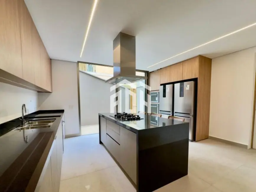 Casa com 4 quartos à venda e para alugar, 560m2 em Barueri - SP - imagem 8 Foto 8 de Casa com 4 quartos à venda e para alugar, 560m2 em Barueri - SP