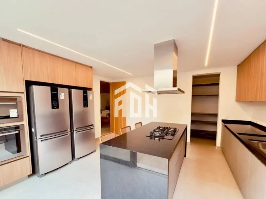 Casa com 4 quartos à venda e para alugar, 560m2 em Barueri - SP - imagem 7 Foto 7 de Casa com 4 quartos à venda e para alugar, 560m2 em Barueri - SP