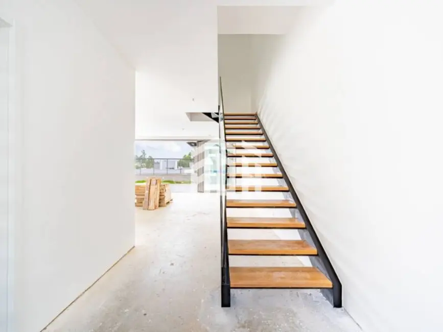 Casa com 4 quartos à venda, 310m2 em Tamboré, Barueri - SP - imagem 4 Foto 4 de Casa com 4 quartos à venda, 310m2 em Tamboré, Barueri - SP