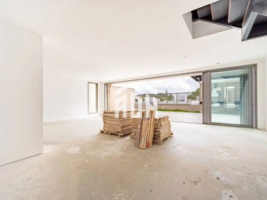 Casa com 4 quartos à venda, 310m2 em Tamboré, Barueri - SP - imagem 3 Foto 3 de Casa com 4 quartos à venda, 310m2 em Tamboré, Barueri - SP