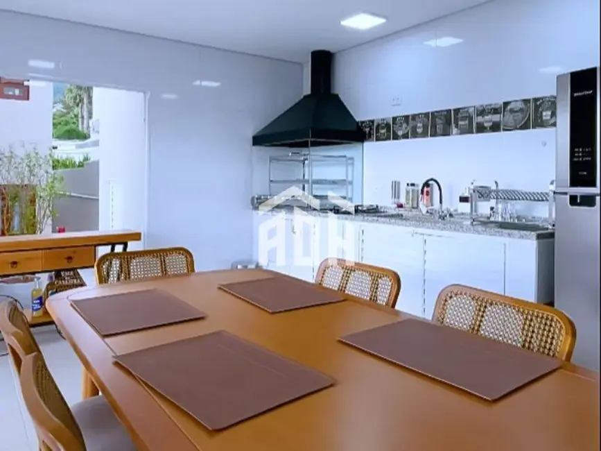 Casa com 4 quartos à venda e para alugar, 360m2 em Barueri - SP - imagem 3 Foto 3 de Casa com 4 quartos à venda e para alugar, 360m2 em Barueri - SP