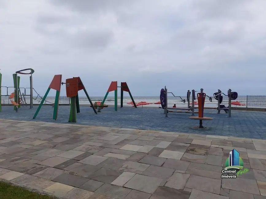 Foto 3 de Casa com 3 quartos à venda, 426m2 em Solemar, Praia Grande - SP