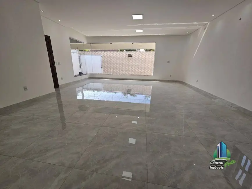 Casa com 3 quartos à venda, 348m2 em Canto do Forte, Praia Grande - SP - imagem 3 Foto 3 de Casa com 3 quartos à venda, 348m2 em Canto do Forte, Praia Grande - SP