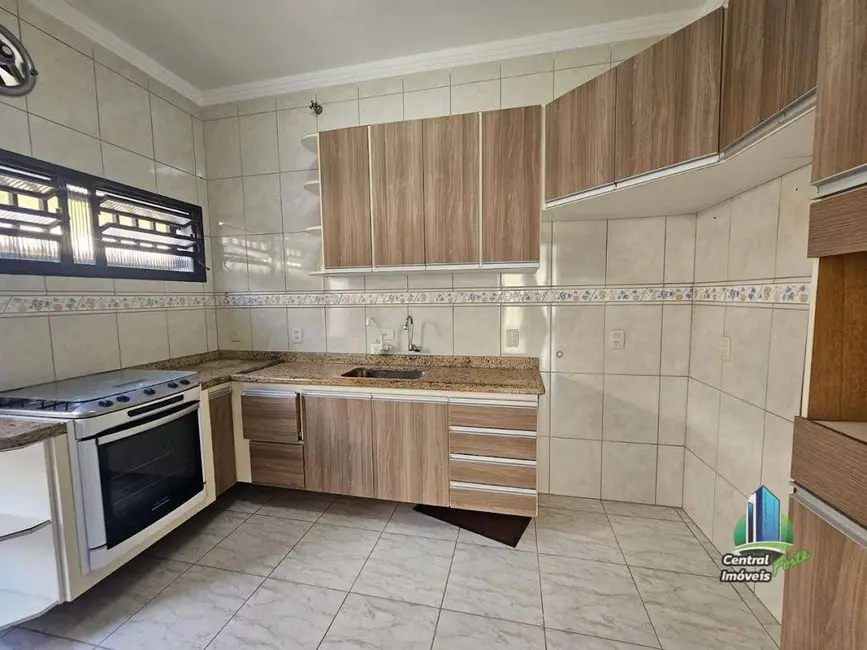 Casa com 3 quartos à venda, 348m2 em Canto do Forte, Praia Grande - SP - imagem 8 Foto 8 de Casa com 3 quartos à venda, 348m2 em Canto do Forte, Praia Grande - SP