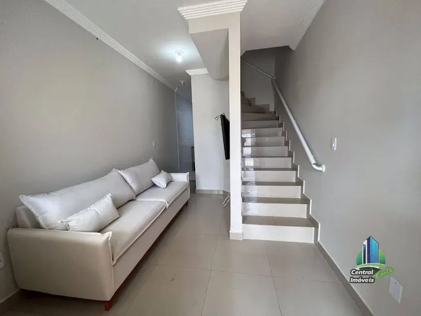 Foto 2 de Sobrado com 2 quartos à venda, 60m2 em Solemar, Praia Grande - SP