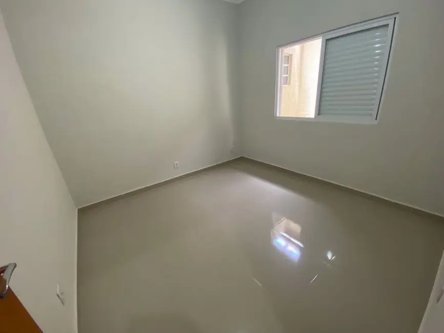 Casa com 3 quartos à venda, 250m2 em Praia Grande - SP - imagem 4 Foto 4 de Casa com 3 quartos à venda, 250m2 em Praia Grande - SP
