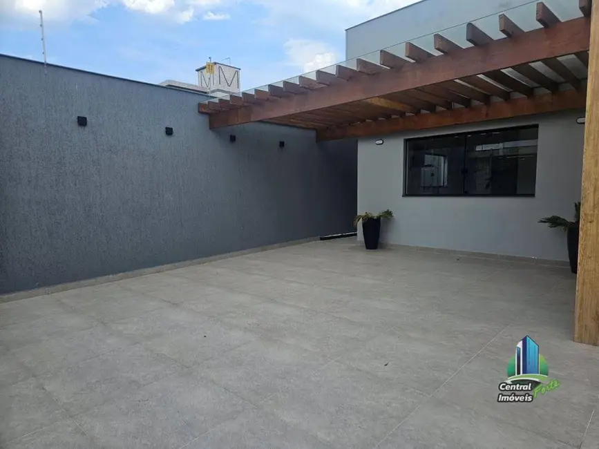 Foto 4 de Casa com 3 quartos à venda, 160m2 em Maracanã, Praia Grande - SP