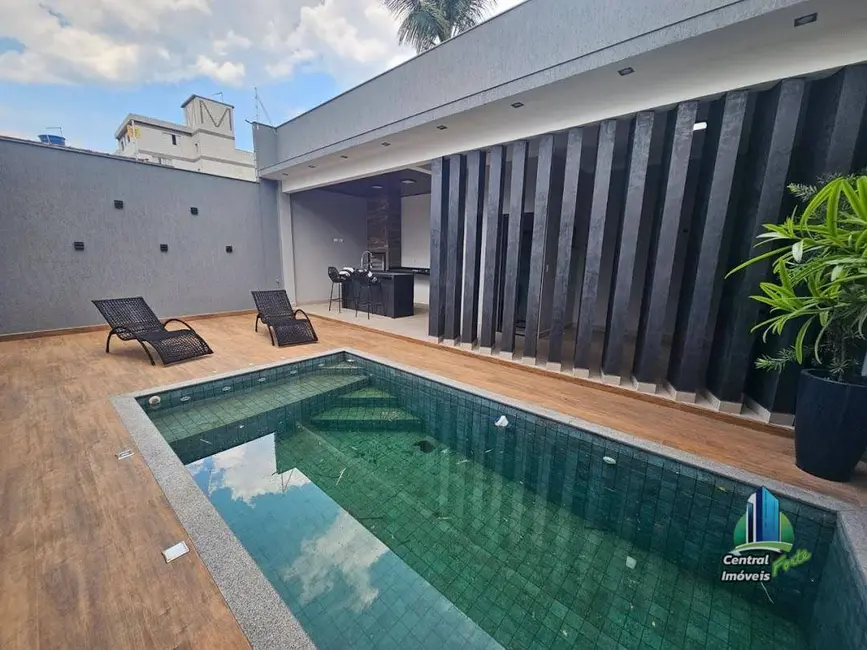 Foto 2 de Casa com 3 quartos à venda, 160m2 em Maracanã, Praia Grande - SP