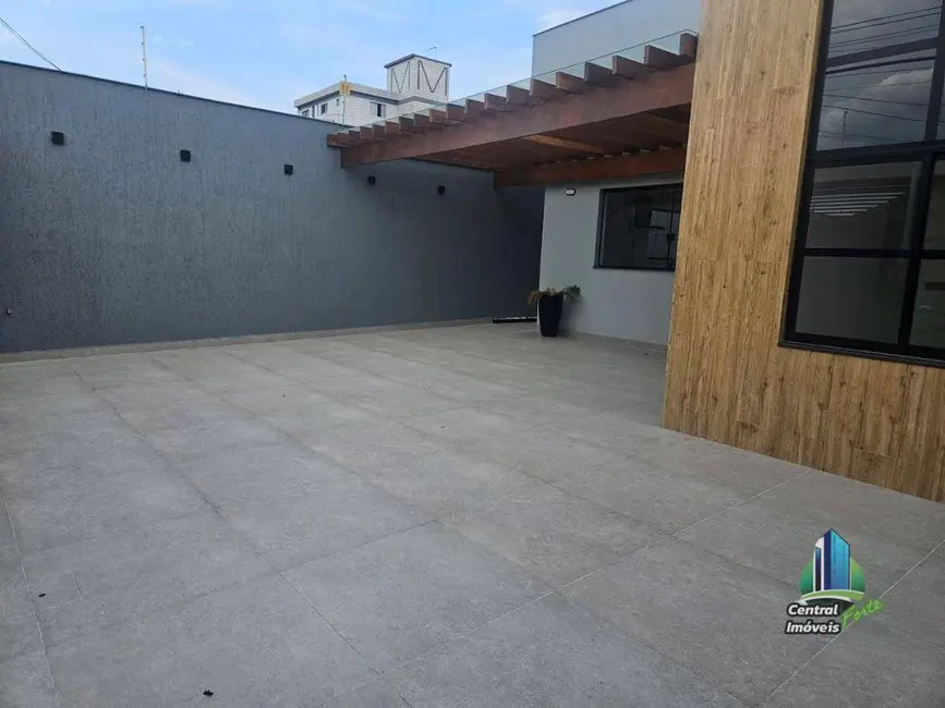 Foto 8 de Casa com 3 quartos à venda, 160m2 em Maracanã, Praia Grande - SP