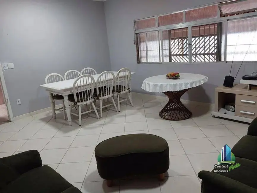 Foto 2 de Casa com 4 quartos à venda, 142m2 em Praia Grande - SP