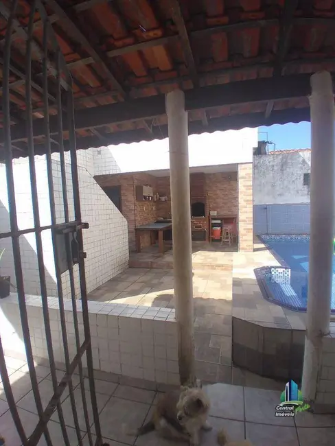 Foto 8 de Casa com 3 quartos à venda, 250m2 em Maracanã, Praia Grande - SP