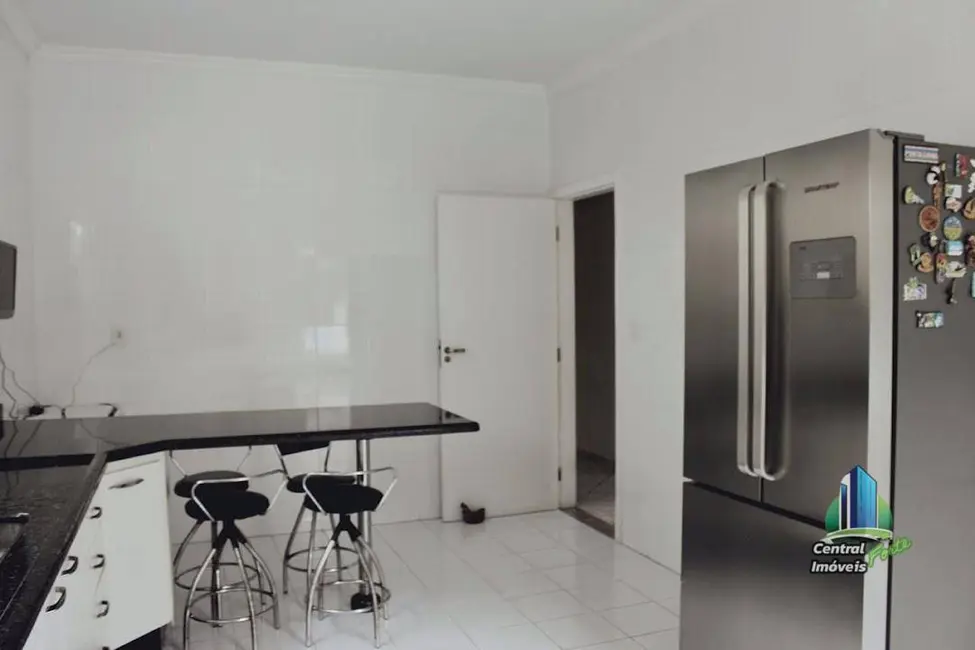 Foto 6 de Casa com 4 quartos à venda, 500m2 em Tupi, Praia Grande - SP