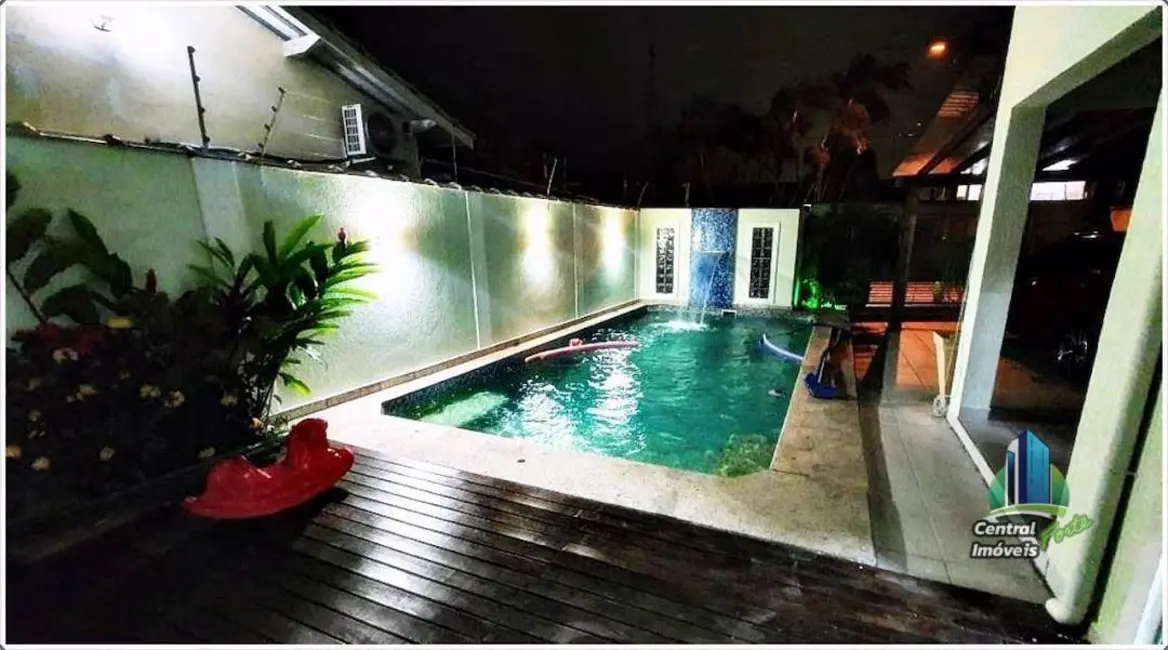 Foto 1 de Sobrado com 4 quartos à venda, 150m2 em Solemar, Praia Grande - SP