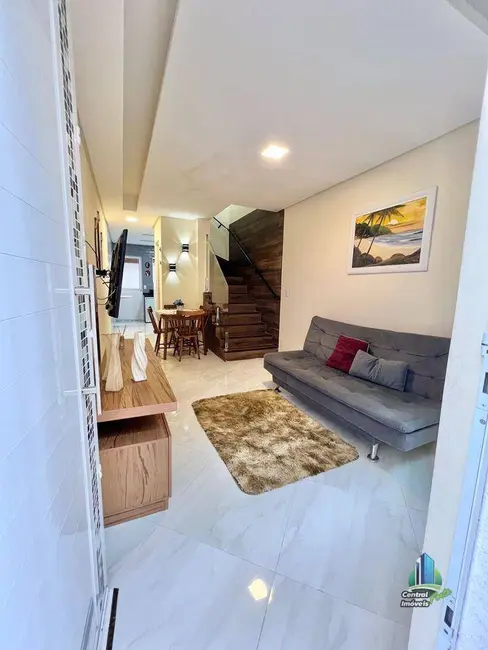 Foto 2 de Sobrado com 2 quartos à venda, 67m2 em Praia Grande - SP