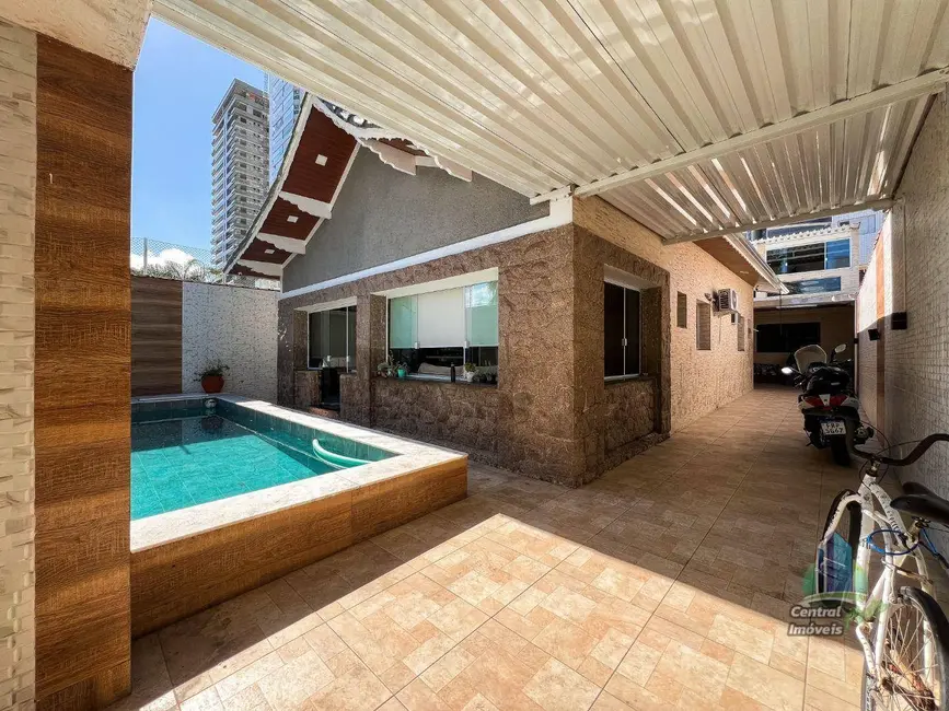 Casa com 6 quartos à venda, 336m2 em Canto do Forte, Praia Grande - SP - imagem 2 Foto 2 de Casa com 6 quartos à venda, 336m2 em Canto do Forte, Praia Grande - SP