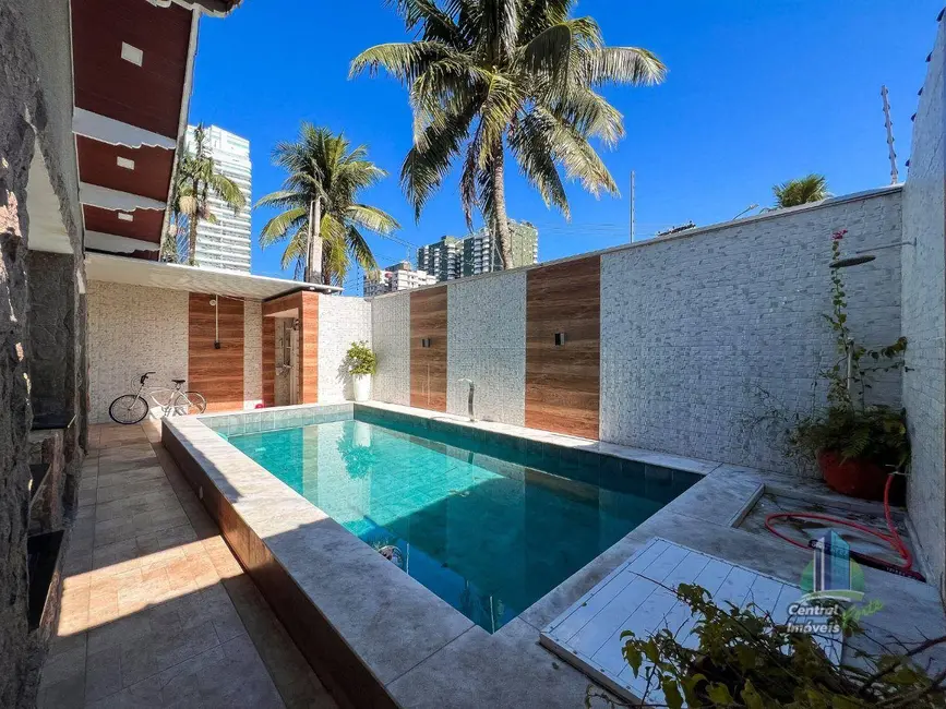 Casa com 6 quartos à venda, 336m2 em Canto do Forte, Praia Grande - SP - imagem 1 Foto 1 de Casa com 6 quartos à venda, 336m2 em Canto do Forte, Praia Grande - SP