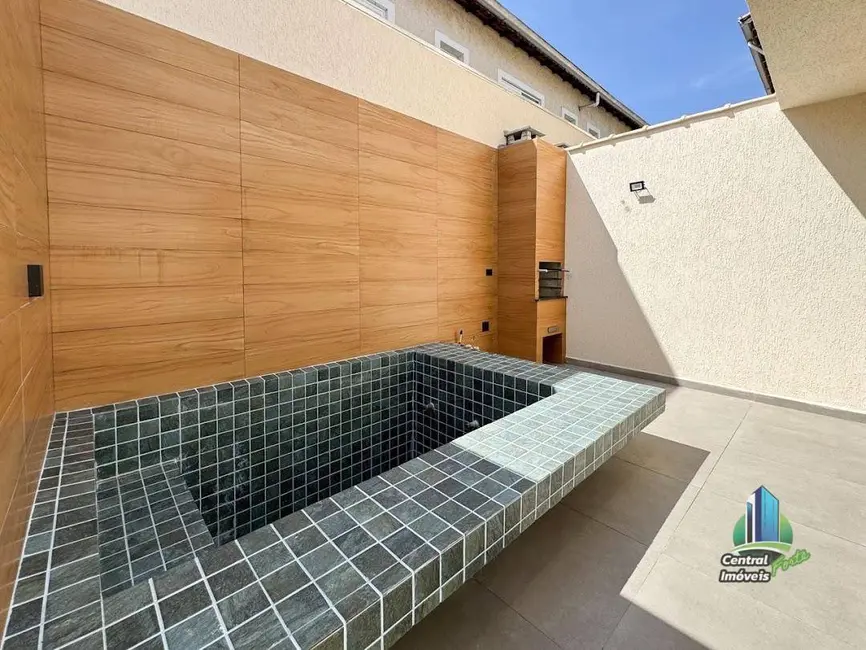 Sobrado com 3 quartos à venda, 120m2 em Praia Grande - SP - imagem 8 Foto 8 de Sobrado com 3 quartos à venda, 120m2 em Praia Grande - SP