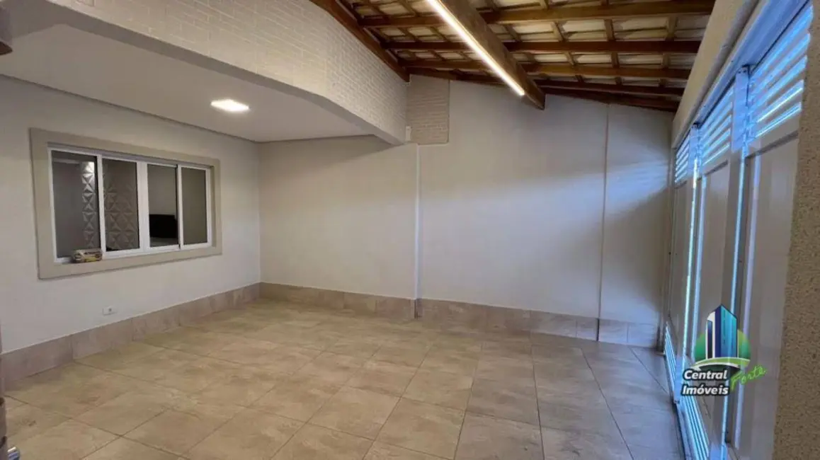 Foto 3 de Sobrado com 2 quartos à venda, 90m2 em Maracanã, Praia Grande - SP