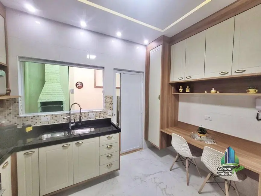 Foto 1 de Sobrado com 2 quartos à venda, 200m2 em Praia Grande - SP