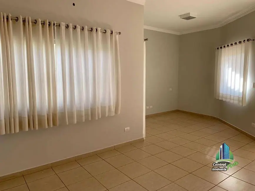 Casa com 3 quartos à venda, 242m2 em Fernandopolis - SP - imagem 3 Foto 3 de Casa com 3 quartos à venda, 242m2 em Fernandopolis - SP