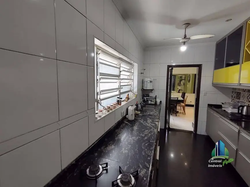 Casa com 3 quartos à venda, 360m2 em Canto do Forte, Praia Grande - SP - imagem 3 Foto 3 de Casa com 3 quartos à venda, 360m2 em Canto do Forte, Praia Grande - SP