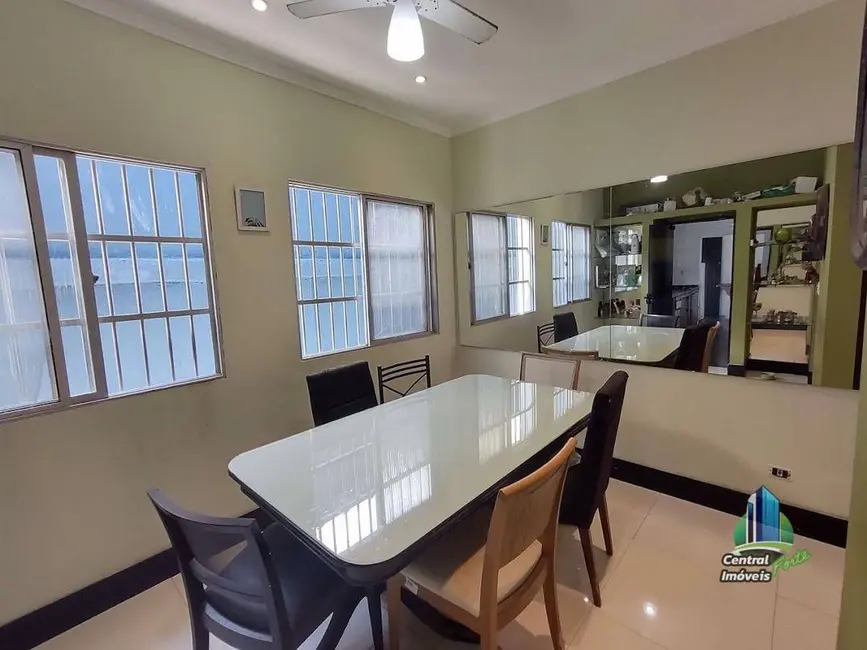 Casa com 3 quartos à venda, 360m2 em Canto do Forte, Praia Grande - SP - imagem 9 Foto 9 de Casa com 3 quartos à venda, 360m2 em Canto do Forte, Praia Grande - SP