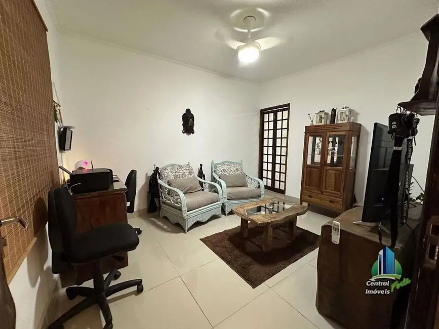 Casa com 3 quartos à venda, 150m2 em Praia Grande - SP - imagem 5 Foto 5 de Casa com 3 quartos à venda, 150m2 em Praia Grande - SP