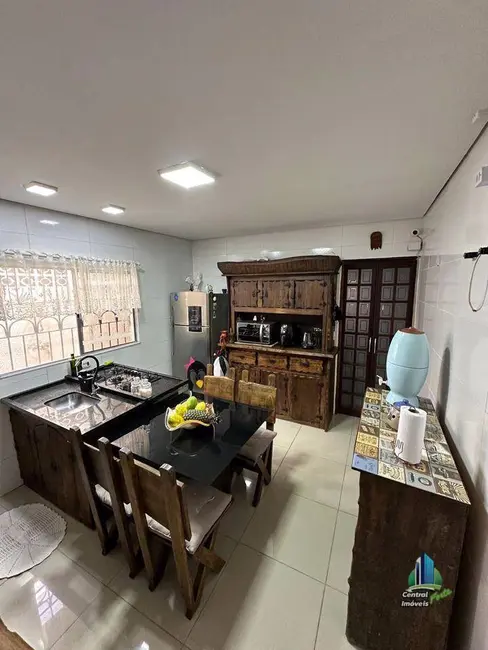 Casa com 3 quartos à venda, 150m2 em Praia Grande - SP - imagem 4 Foto 4 de Casa com 3 quartos à venda, 150m2 em Praia Grande - SP