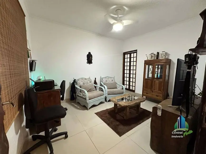 Casa com 3 quartos à venda, 150m2 em Praia Grande - SP - imagem 2 Foto 2 de Casa com 3 quartos à venda, 150m2 em Praia Grande - SP