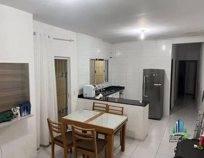 Foto 2 de Casa com 2 quartos à venda, 130m2 em Itanhaem - SP