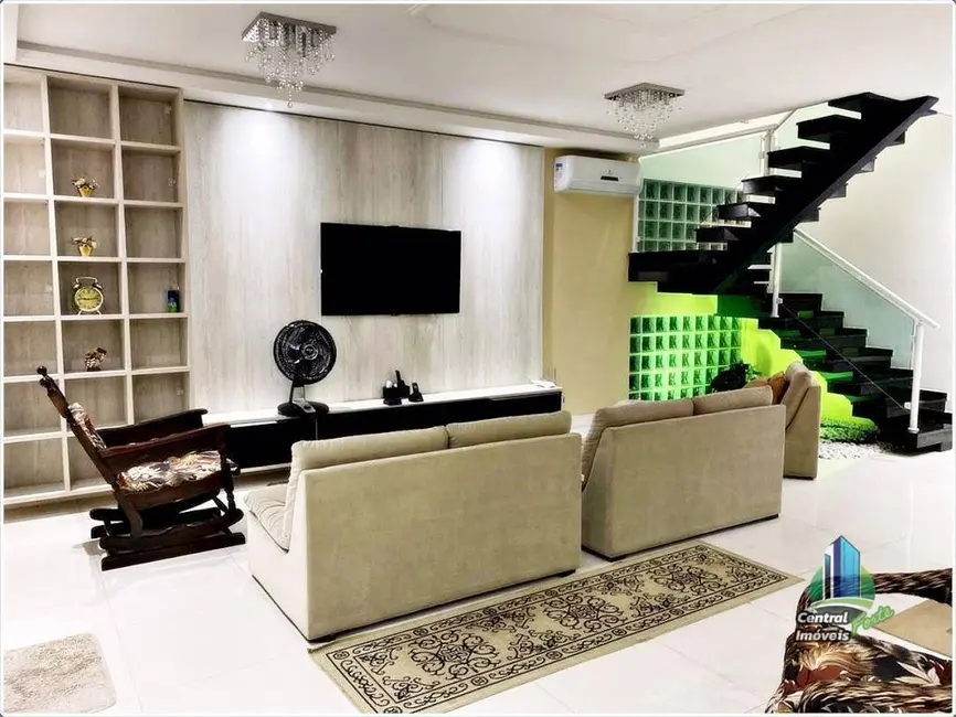 Foto 3 de Casa com 5 quartos à venda, 300m2 em Solemar, Praia Grande - SP