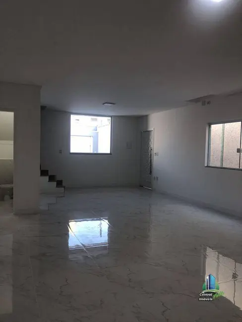 Foto 1 de Sobrado com 3 quartos à venda, 250m2 em Tupi, Praia Grande - SP
