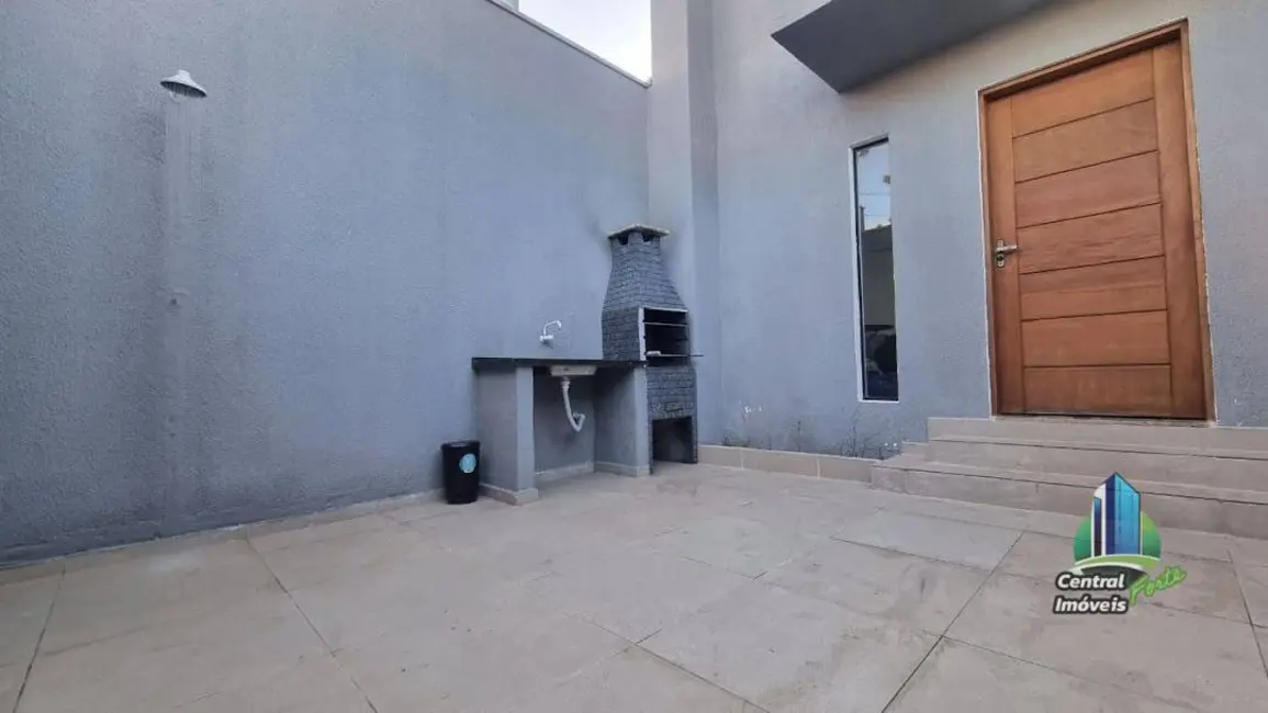 Sobrado com 3 quartos à venda, 250m2 em Centro, Peruibe - SP - imagem 4 Foto 4 de Sobrado com 3 quartos à venda, 250m2 em Centro, Peruibe - SP