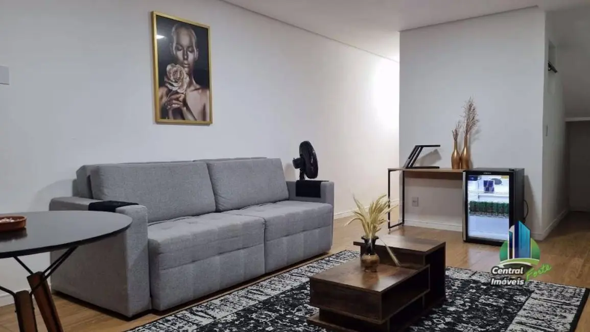 Sobrado com 3 quartos à venda, 250m2 em Centro, Peruibe - SP - imagem 5 Foto 5 de Sobrado com 3 quartos à venda, 250m2 em Centro, Peruibe - SP